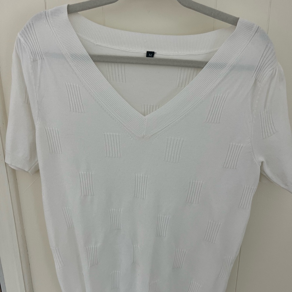 Amazon White Textured V-Neck Short Sleeve Top